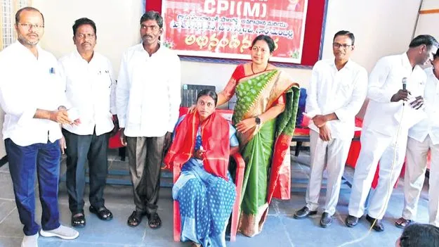 ప్రజా సమస్యల పరిష్కారంలో ముందుండాలి 