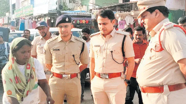 కాకినాడలో పట్టపగలు హత్య 