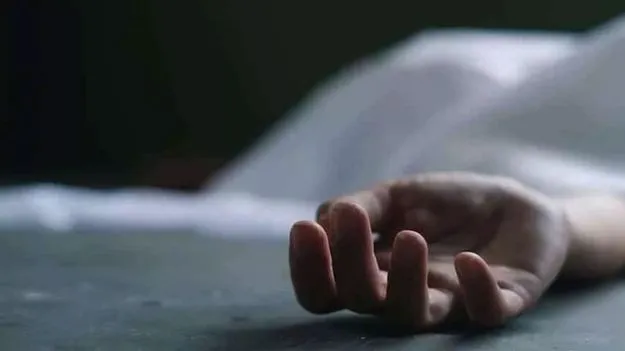 Hyderabad  Crime: బైక్‌పై వెంబడించి... కత్తులు, రివాల్వర్‌తో అతి కిరాతకంగా..