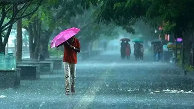 Heavy Rains: బంగాళాఖాతంలో మరో అల్పపీడనం.. 8 జిల్లాలకు భారీ వర్ష సూచన