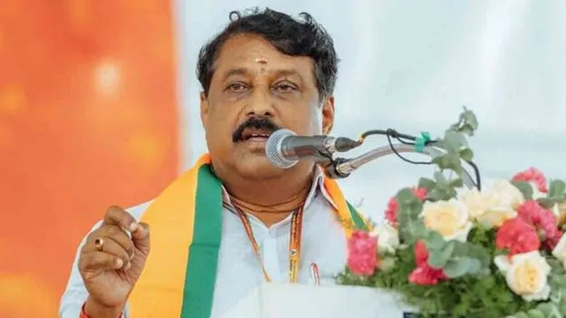 BJP State President: బీజేపీ రాష్ట్ర చీఫ్ సంచలన కామెంట్స్.. ఎంజీఆర్‌తో ఎవరినీ పోల్చలేం..