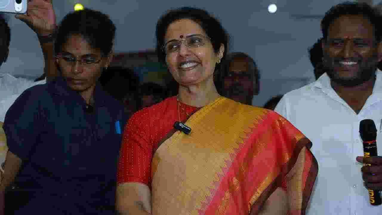 Nara Bhuvaneswari: విద్యార్థులు దేశాన్ని లీడ్ చేయాలి