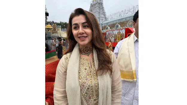 తిరుమలేశుడి సేవలో నటి నిక్కీ
