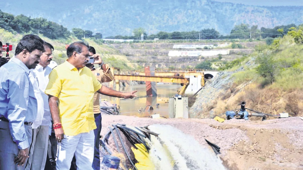 నిర్లక్ష్యం వహిస్తే వేటు తప్పదు!