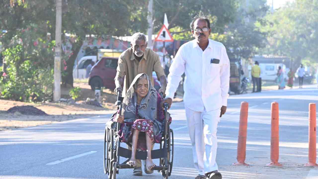 ప్రశాంతంగా ప్రారంభమైన తొలి విడత పంచాయతీ ఎన్నికల పోలింగ్