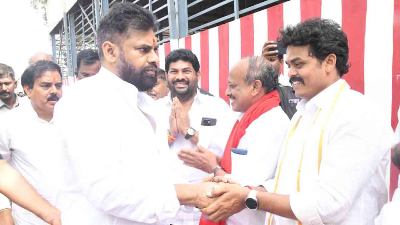 Deputy CM Pawan Kalyan: లక్ష్మీ నరసింహస్వామిని దర్శించుకున్న ఉపముఖ్యమంత్రి పవన్ కళ్యాణ్
