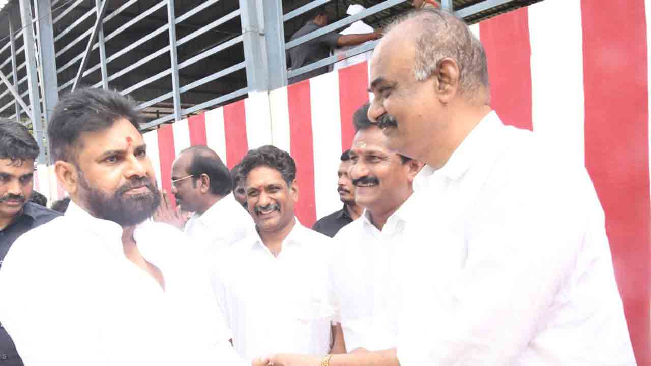 Deputy CM Pawan Kalyan: లక్ష్మీ నరసింహస్వామిని దర్శించుకున్న ఉపముఖ్యమంత్రి పవన్ కళ్యాణ్