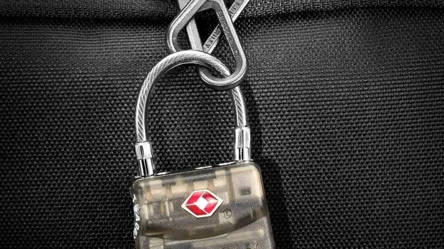 Air Travel Suitcase: విమాన ప్రయాణికులకు అలర్ట్.. మీ లగేజీకి ఇలాంటి తాళం మాత్రం వేయద్దు