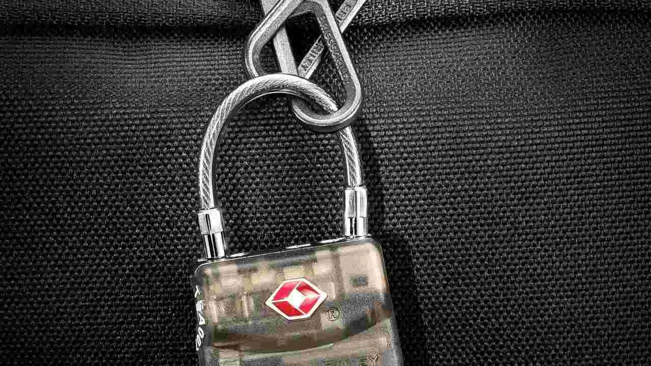 Air Travel Suitcase: విమాన ప్రయాణికులకు అలర్ట్.. మీ లగేజీకి ఇలాంటి తాళం మాత్రం వేయద్దు