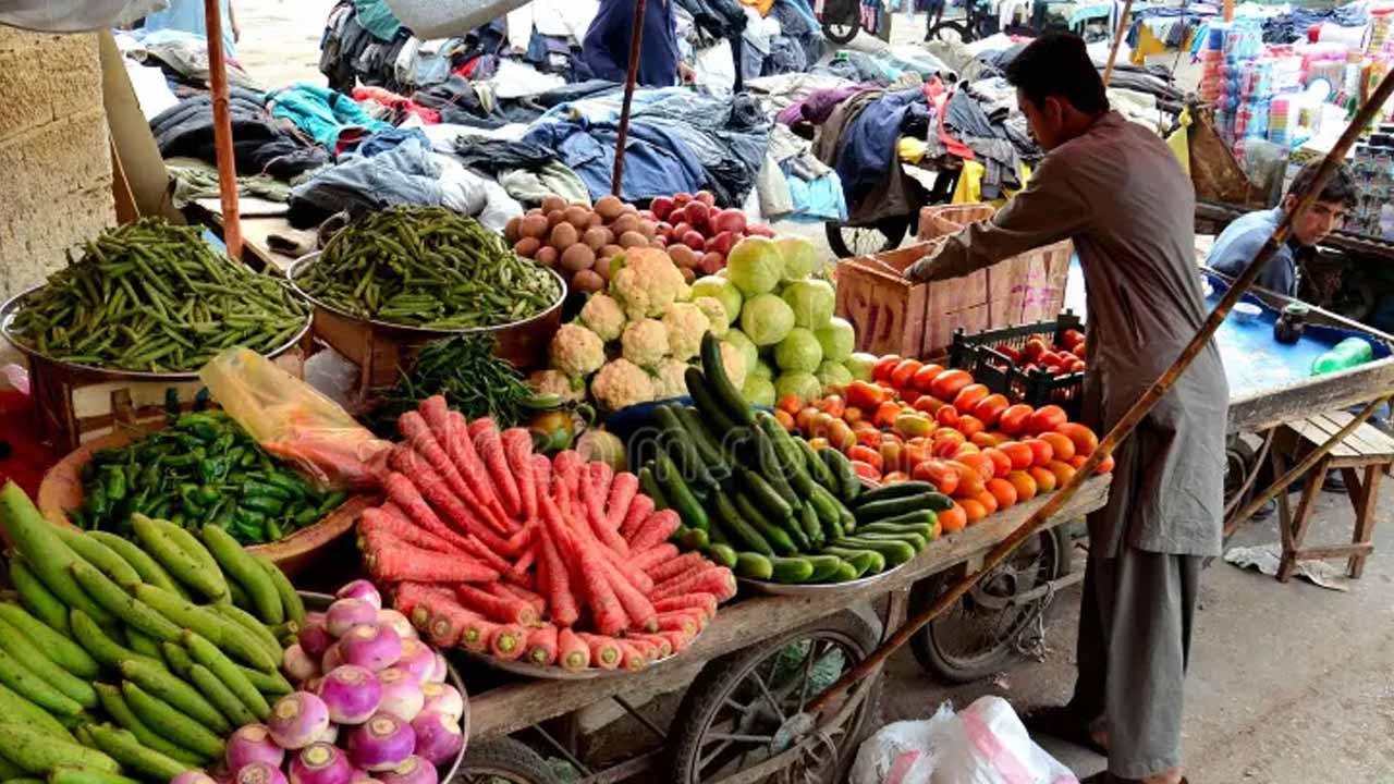 Vegetable Prices in Pakistan: పాకిస్తాన్‌లో ప్రస్తుతం కూరగాయల ధరలు ఎలా ఉన్నాయో తెలుసా.. అల్లం, వెల్లుల్లి ధర ఎంత ఎంతంటే.. 