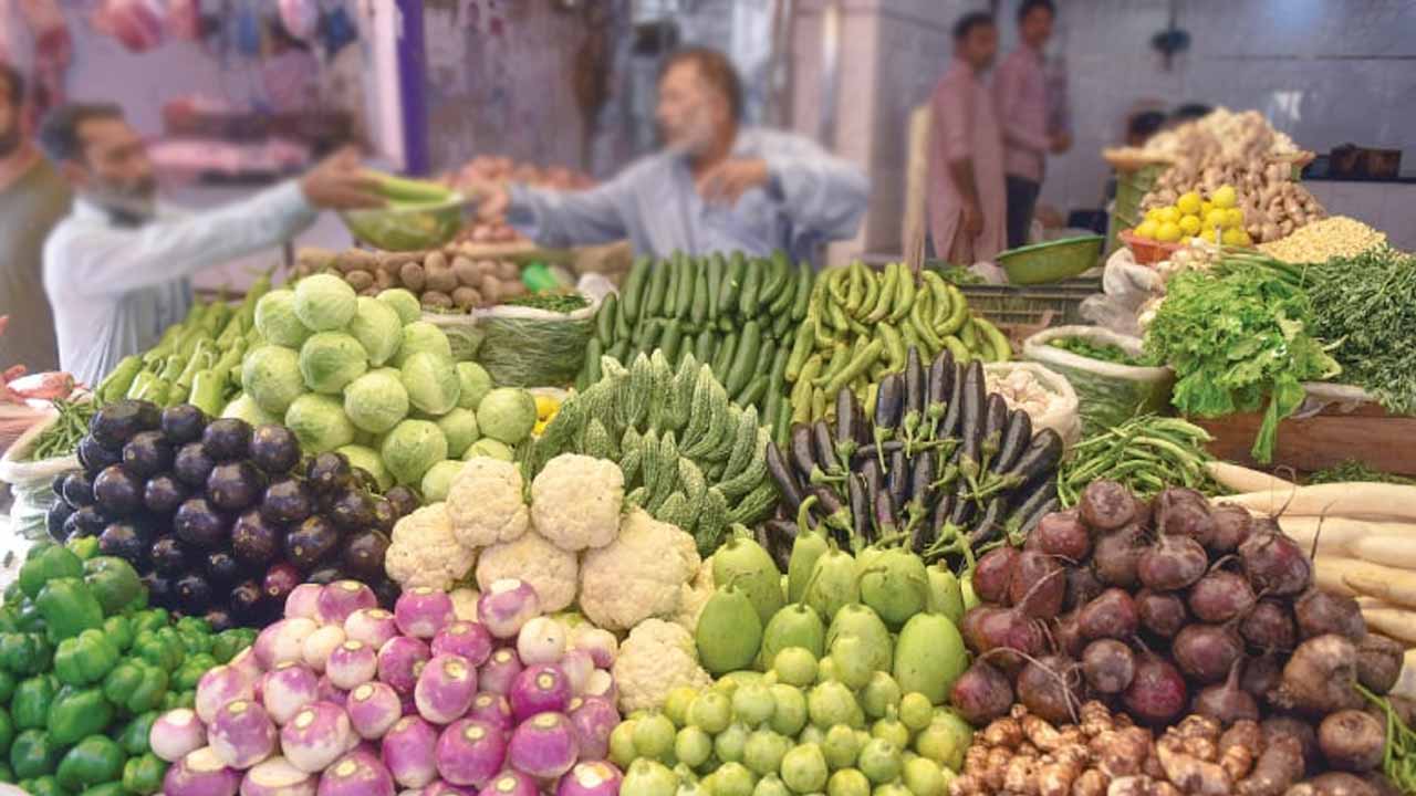 Vegetable Prices in Pakistan: పాకిస్తాన్‌లో ప్రస్తుతం కూరగాయల ధరలు ఎలా ఉన్నాయో తెలుసా.. అల్లం, వెల్లుల్లి ధర ఎంత ఎంతంటే.. 