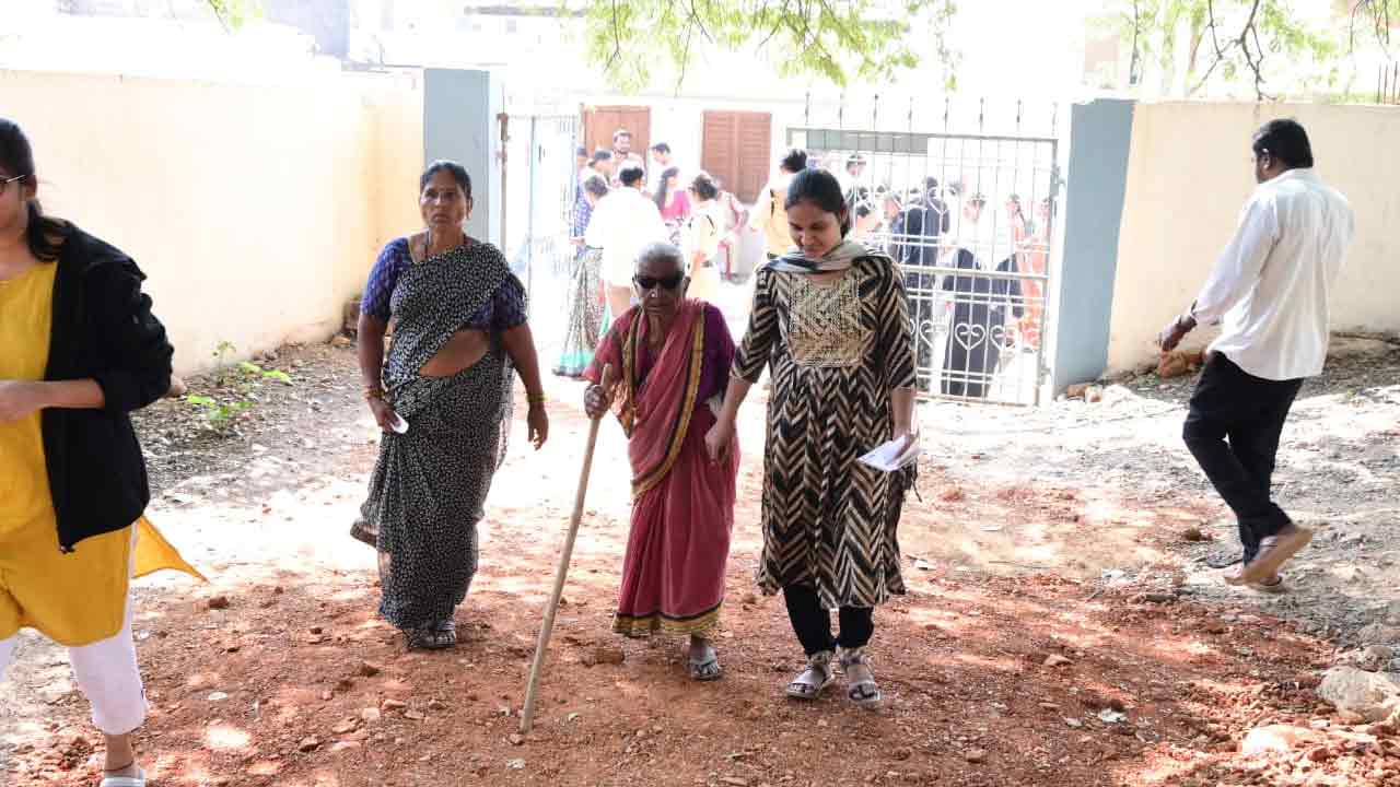 తుది పోలింగ్‌కు పోటెత్తిన ఓటర్లు.. నేటితో ముగిసిన పంచాయతి ఎన్నికల ప్రక్రియ