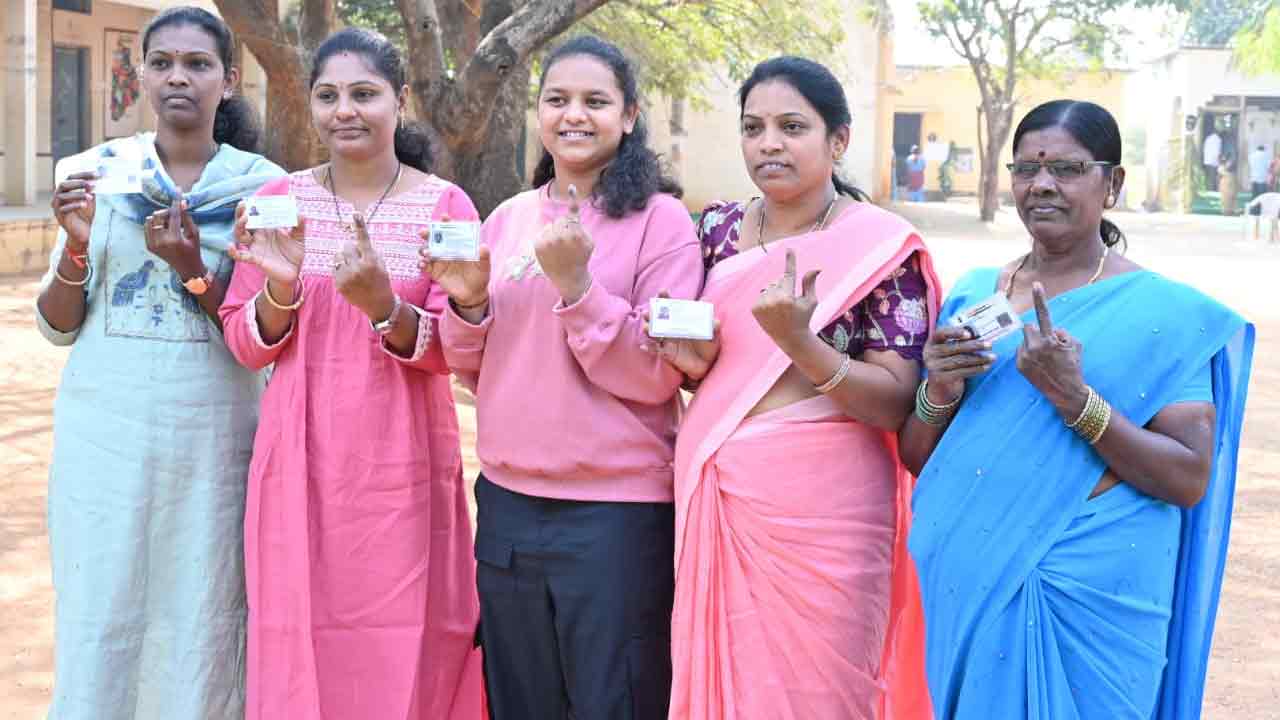 తుది పోలింగ్‌కు పోటెత్తిన ఓటర్లు.. నేటితో ముగిసిన పంచాయతి ఎన్నికల ప్రక్రియ
