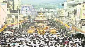 Puttaparthi: వెండిరథంపై బంగారు సాయి..