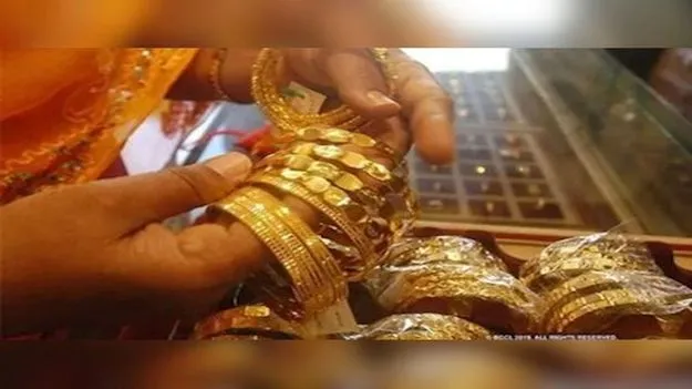 Ananthapuram News: బంగారు ఆభరణాల్లో లక్క.. తూకం ఎక్కువగా చూపించి..