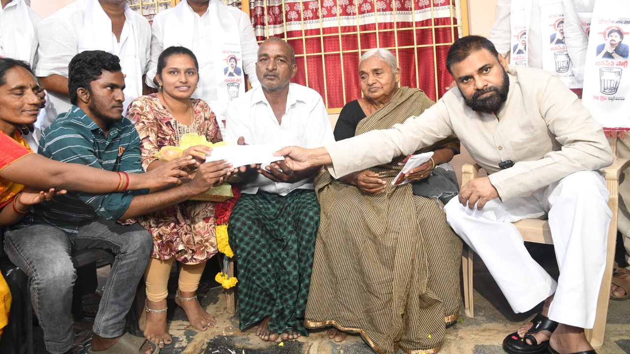 వృద్ధురాలికి ఇచ్చిన మాట.. నిలబెట్టుకున్న డిప్యూటీ సీఎం పవన్‌ 