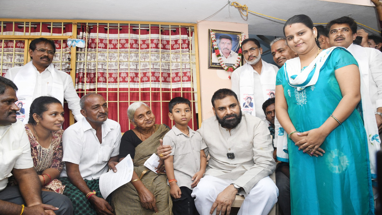 వృద్ధురాలికి ఇచ్చిన మాట.. నిలబెట్టుకున్న డిప్యూటీ సీఎం పవన్‌ 