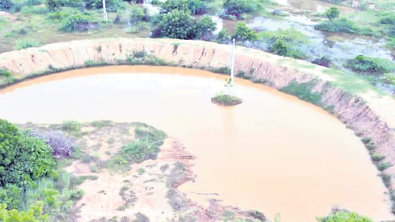 వర్షపు నీటిని ఒడిసిపట్టారు!