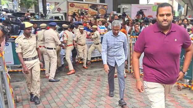 Phone Tapping Case: ఫోన్ ట్యాపింగ్ కేసులో కొత్త సిట్ దూకుడు