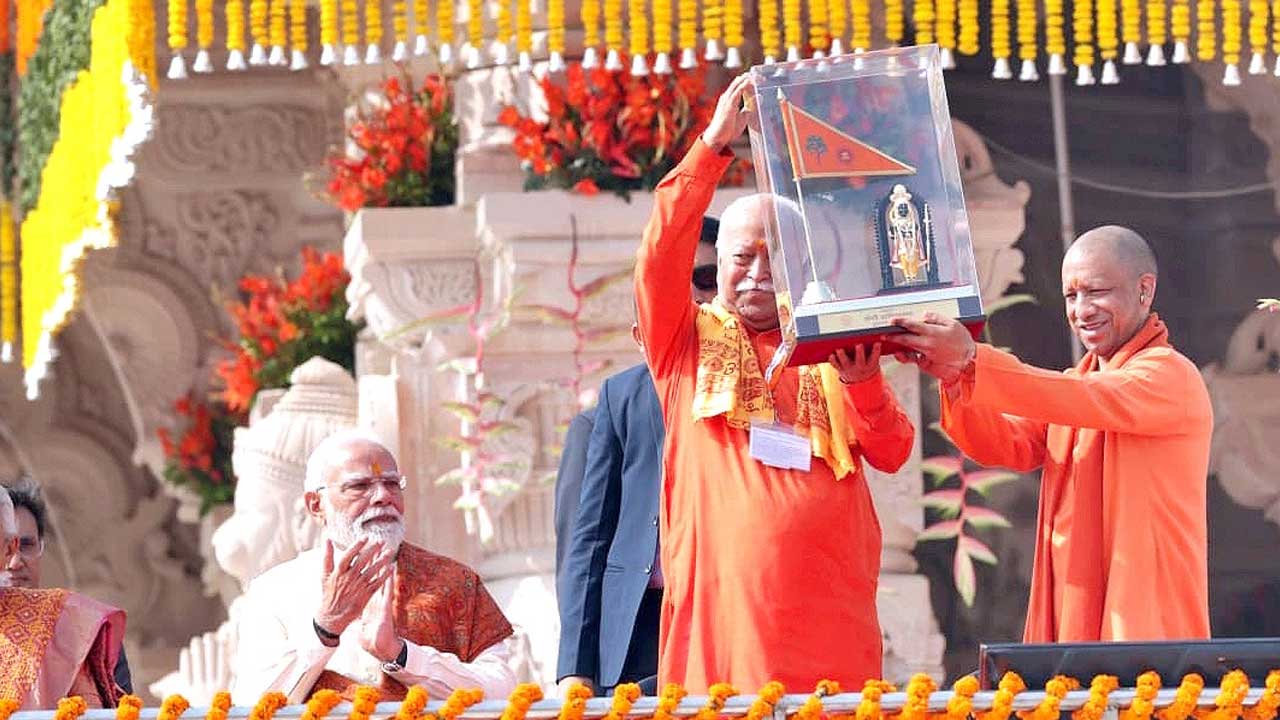 Ayodhya Balaram Temple: అయోధ్యలో కన్నుల పండువగా కాషాయ ధ్వజారోహణ.. హాజరైన పలువురు ప్రముఖులు