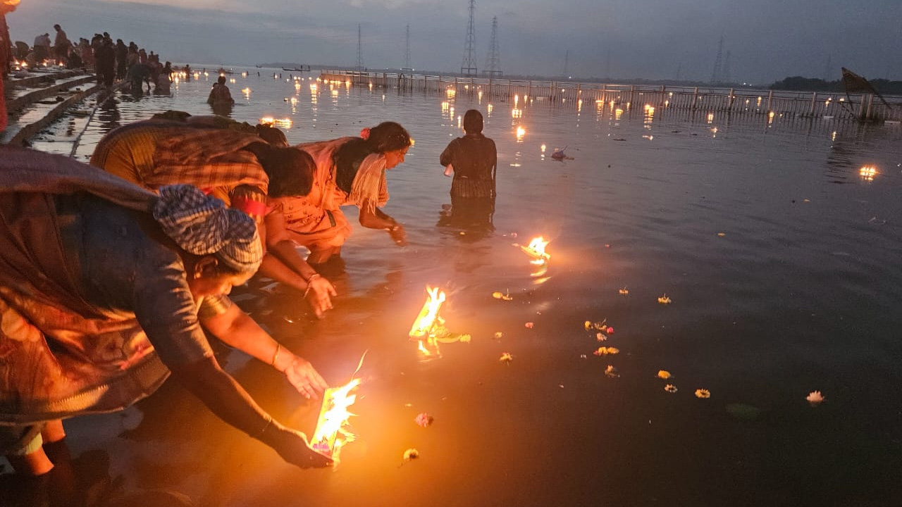 NTR District: పోలి పాడ్యమి.. పవిత్ర సంగమానికి పోటెత్తిన భక్తులు..