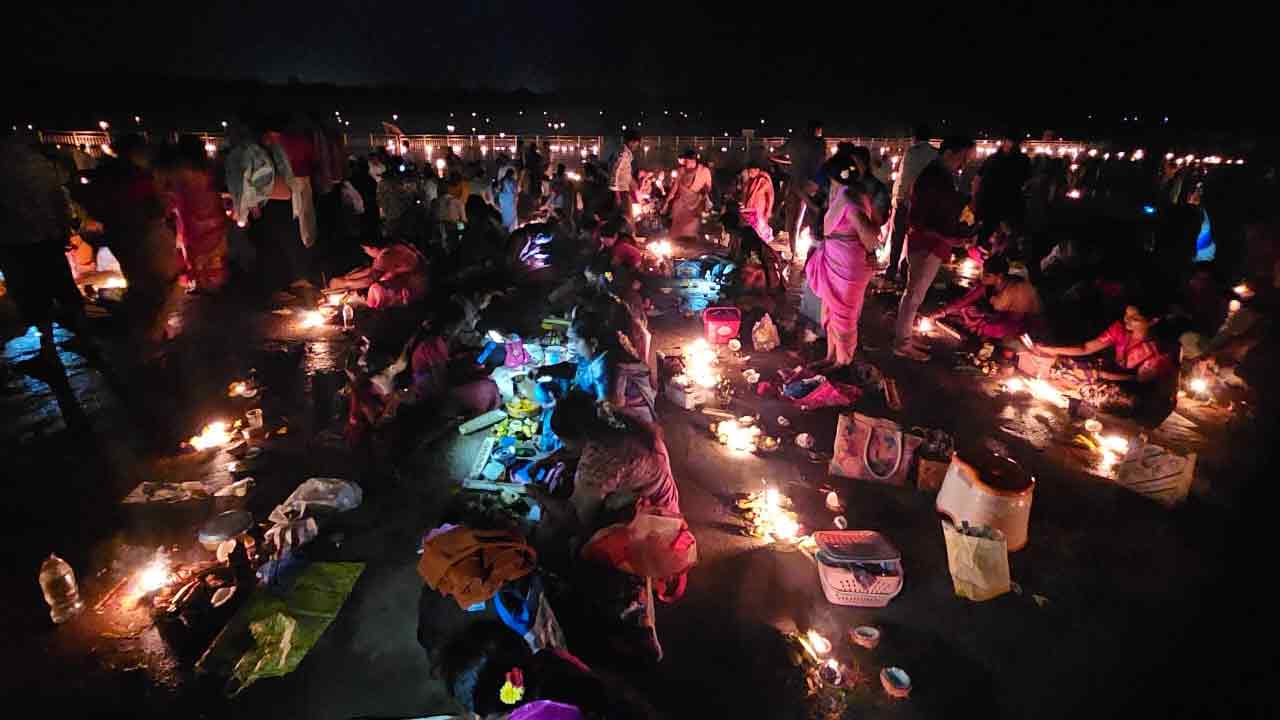 NTR District: పోలి పాడ్యమి.. పవిత్ర సంగమానికి పోటెత్తిన భక్తులు..