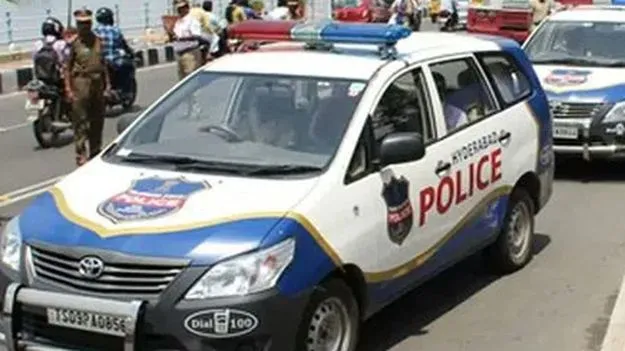 Traffic constable attacked: ట్రాఫిక్ కానిస్టేబుల్‌పై రాయితో దాడి..
