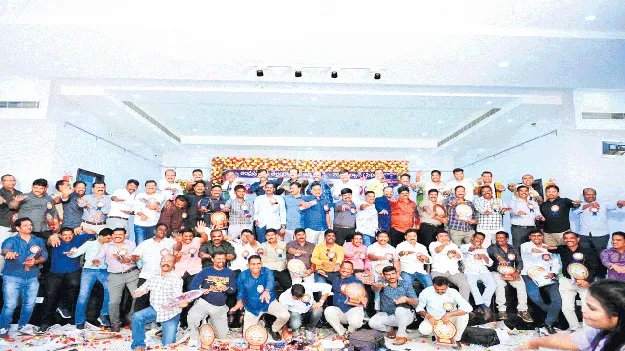 మిత్రులు.. ముచ్చట్లు!