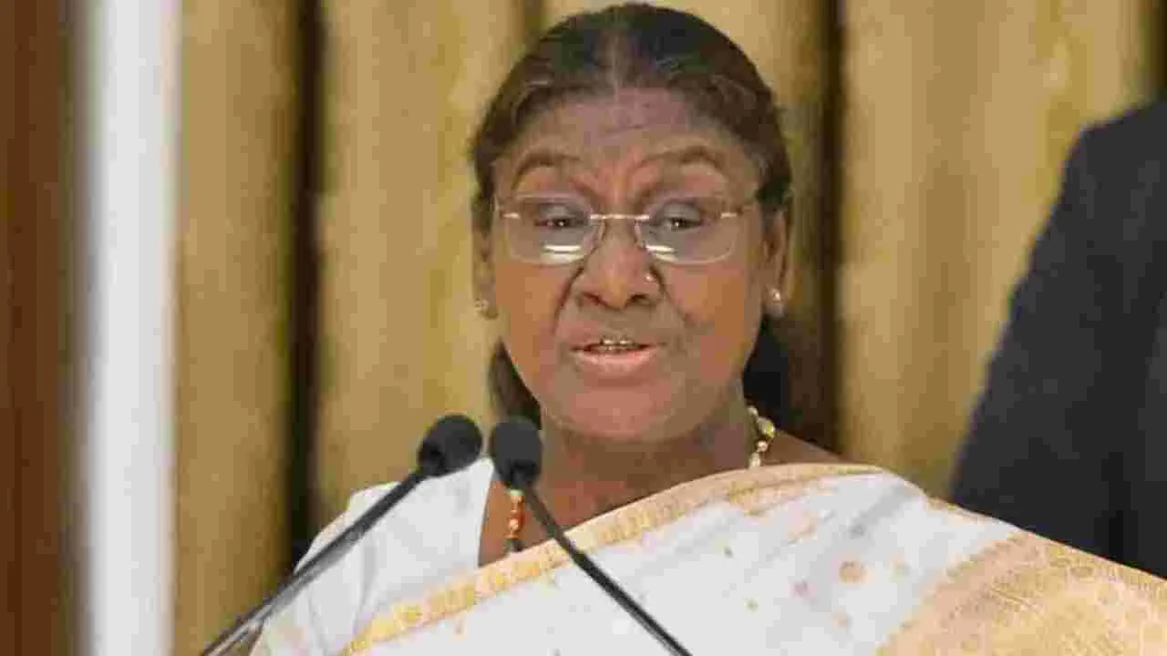 Droupadi Murmu: మేడారం మహా జాతరకు రాష్ట్రపతిని ఆహ్వానించిన మంత్రులు