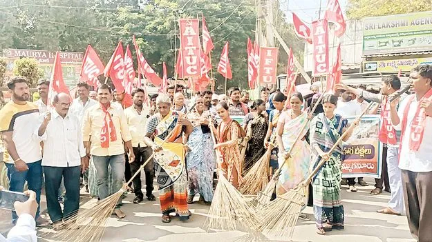 ‘ఉద్యోగావకాశాలు కల్పించాలి’