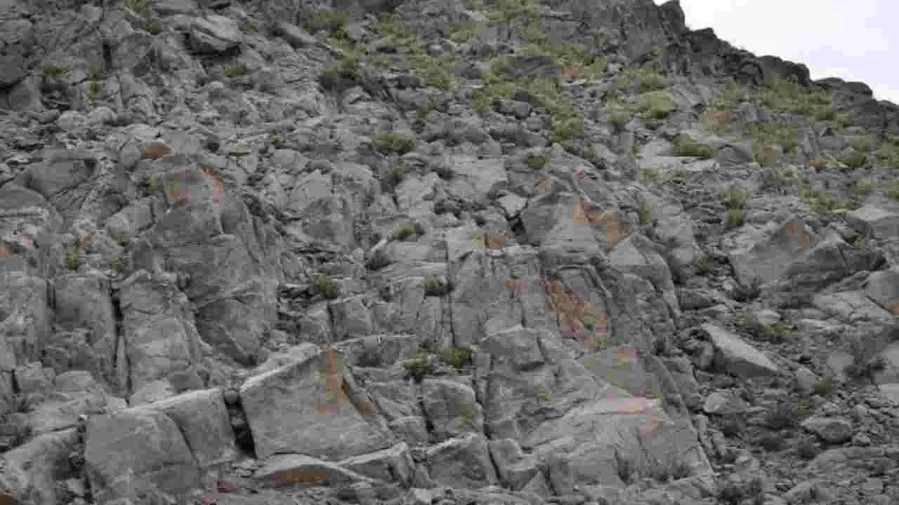 Optical Illusion Test: మీ ప్రతిభకు టెస్ట్.. ఈ కొండపై మేక ఎక్కడుందో 20 సెకెన్లలో కనిపెట్టండి..