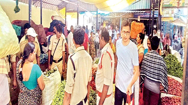 రైతు బజారు నుంచి దళారుల తొలగింపు