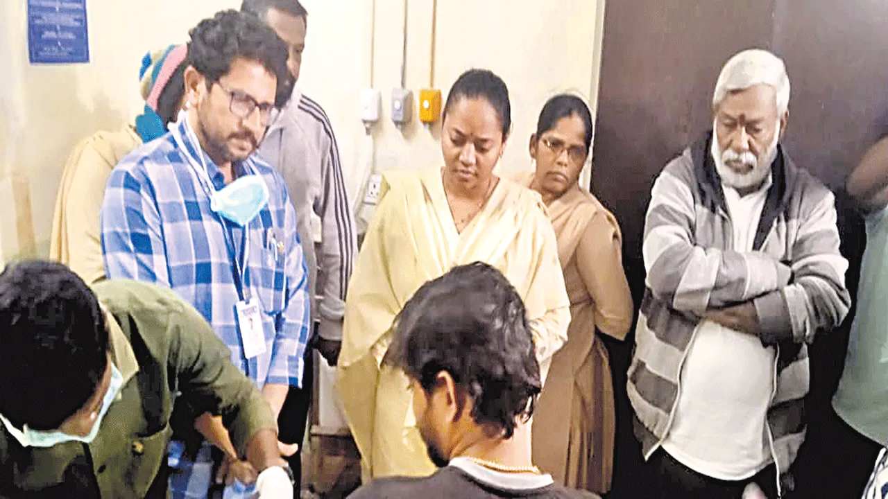 టీడీపీ కార్యకర్తపై వైసీపీ నాయకుల దాడి