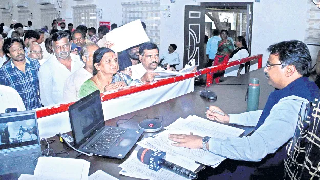 అర్జీలను సత్వరమే పరిష్కరించాలి