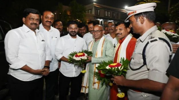 Revanth Reddy Tirumala visit: తిరుమల చేరుకున్న రేవంత్ రెడ్డి.. స్వాగతం పలికిన ఏపీ మంత్రులు..
