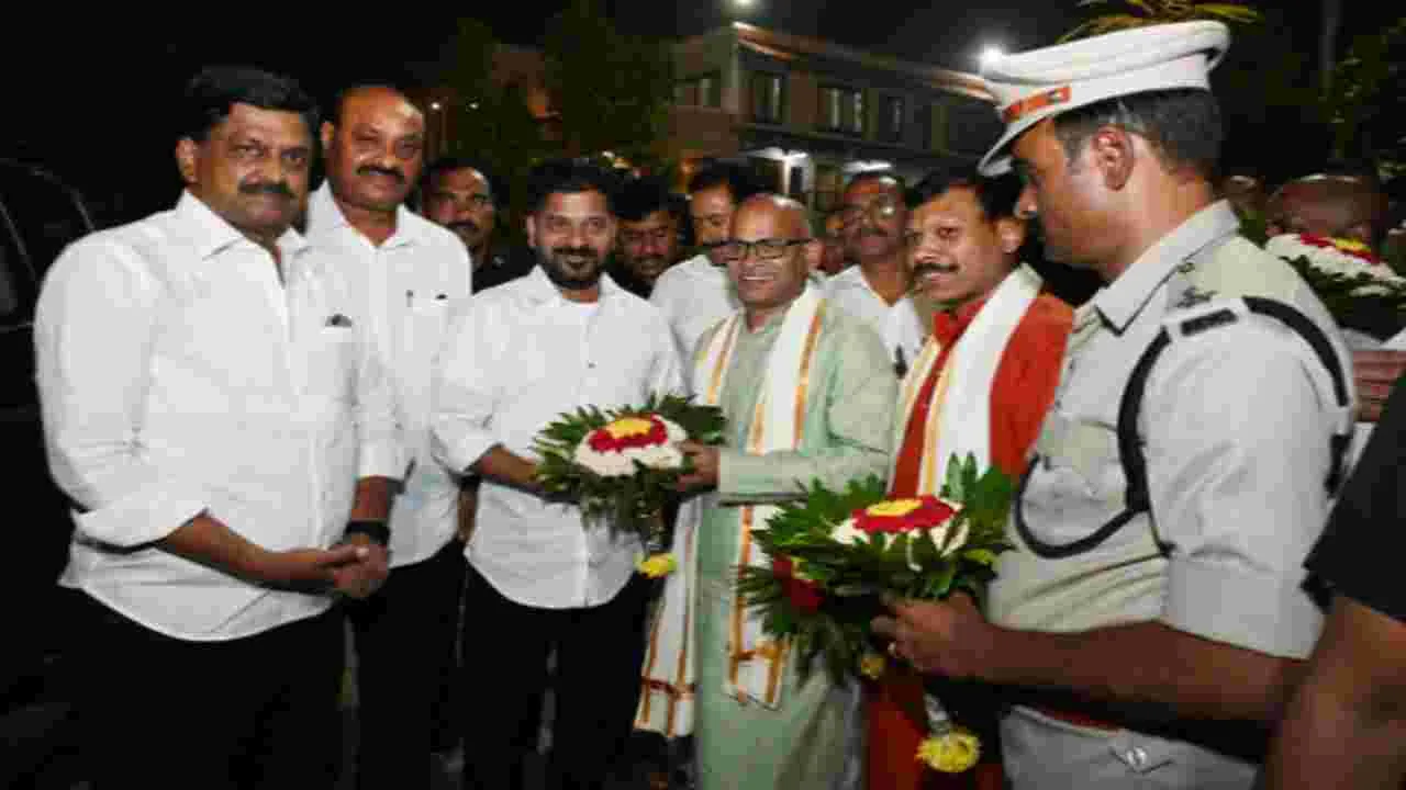 Revanth Reddy Tirumala visit: తిరుమల చేరుకున్న రేవంత్ రెడ్డి.. స్వాగతం పలికిన ఏపీ మంత్రులు..