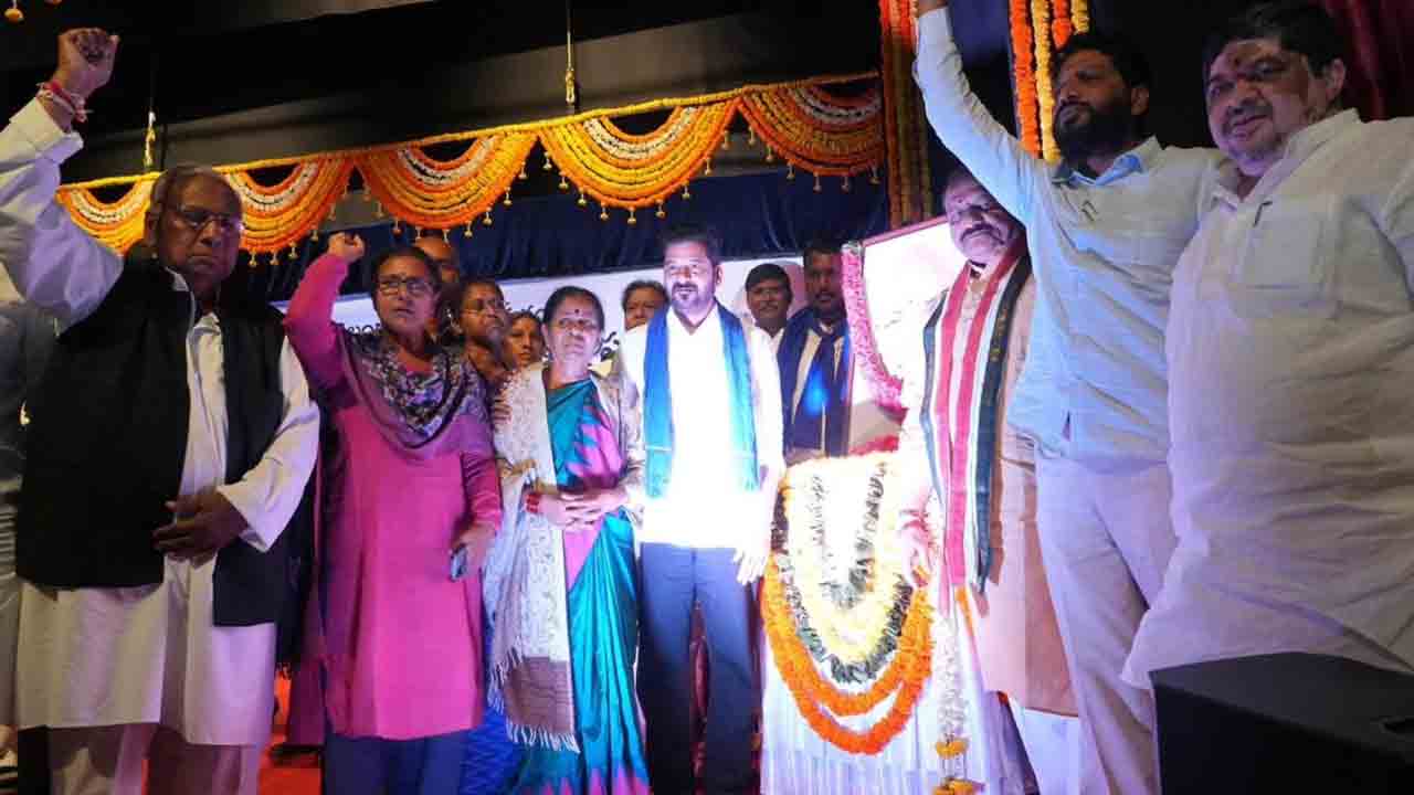  CM Revanth Reddy: కవి అందెశ్రీ సంస్మరణ సభ.. హాజరైన సీఎం రేవంత్‌రెడ్డి 