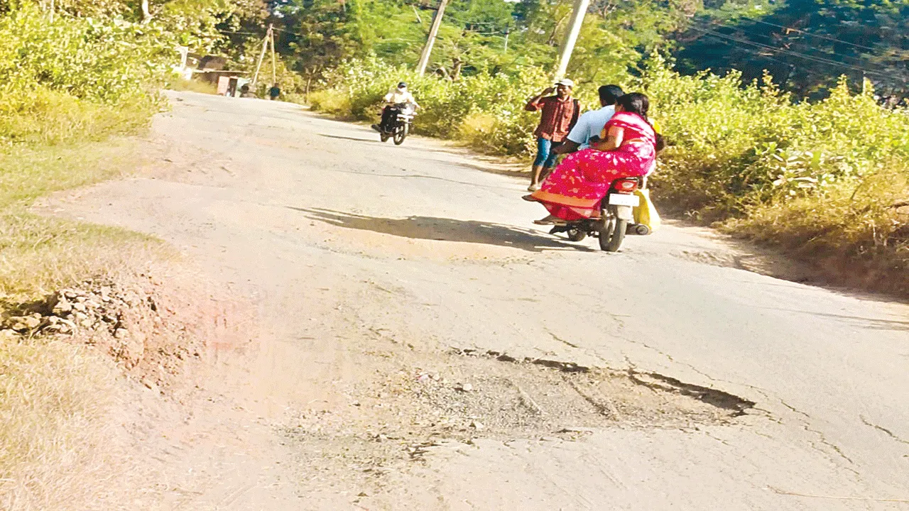 How Do We Reach the Fair? రోడ్లు ఇలా..  జాతరకు వెళ్లేదెలా?