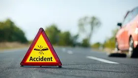 Road Accident: వ్యక్తిపైకి దూసుకెళ్లిన కారు.. అమాంతం గాల్లోకి ఎగిరి