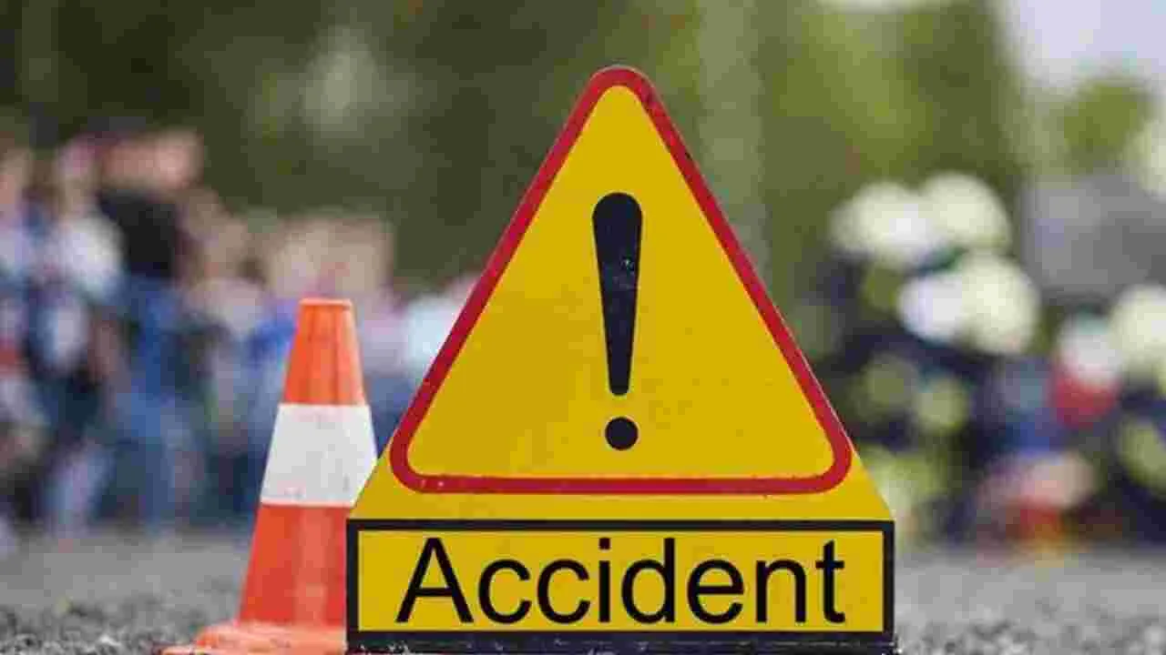 Road Accident: ఘోర రోడ్డు ప్రమాదం.. డ్రైవర్ సజీవ దహనం..