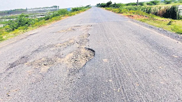 గోతులమయంగా పంగులూరు- ముప్పవరం రహదారి