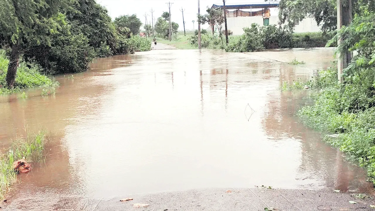 గ్రామీణ రహదారులకు నిధుల వరద