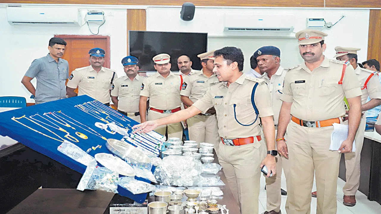 దొంగలు దొరికారు..