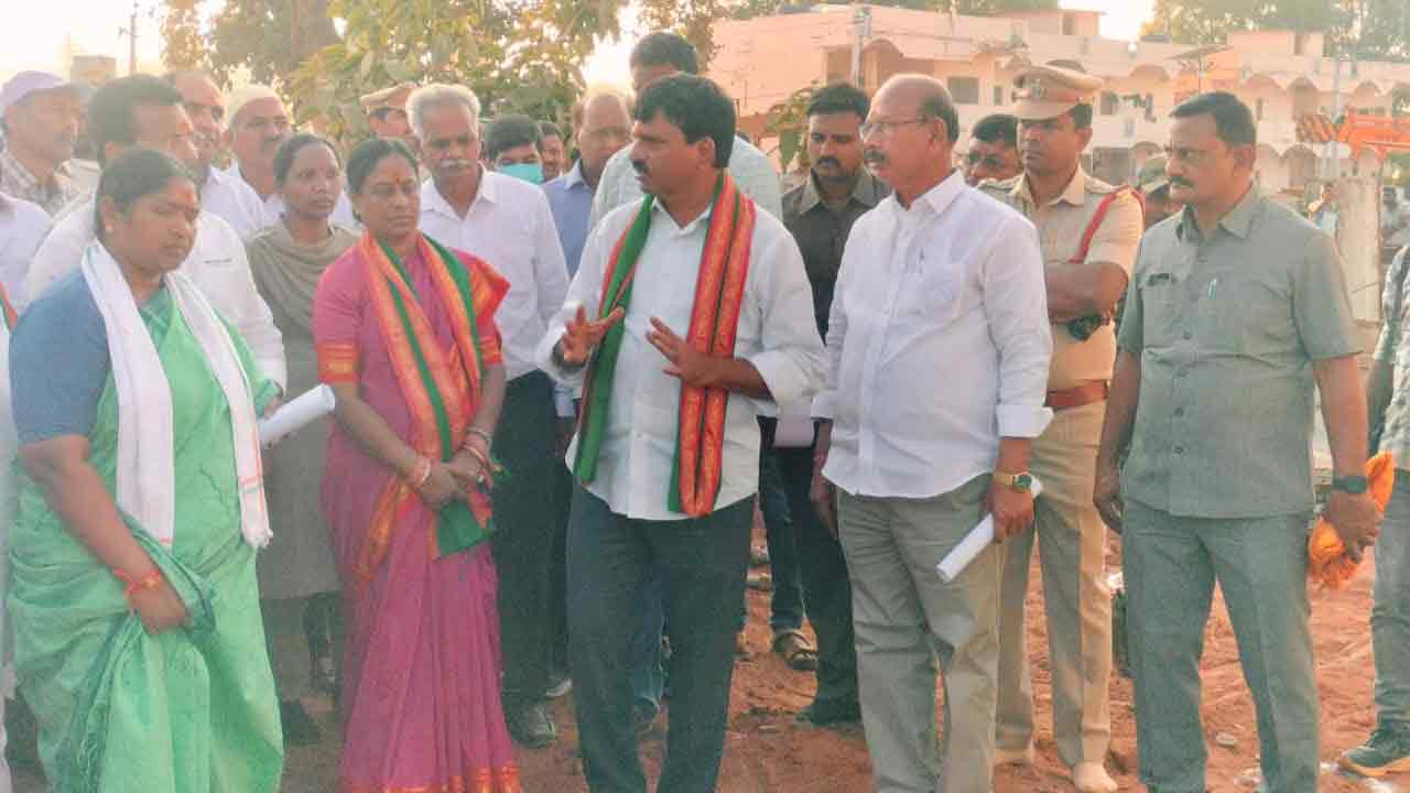 మేడారం మహా జాతర పనులు పర్యవేక్షించిన మంత్రులు..