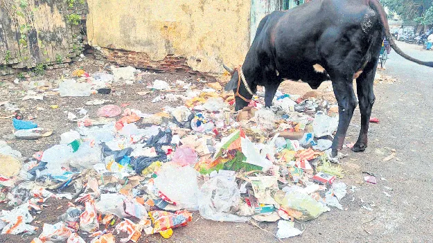 పారిశుధ్యంలో అవినీతి కంపు