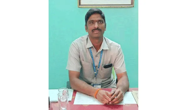 సౌమ్యుడు సతీ్‌షకుమార్‌ 