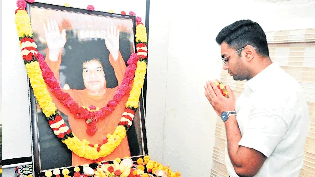 సత్యసాయి సందేశాలు సమాజాన్ని నడిపించే వెలుగులు