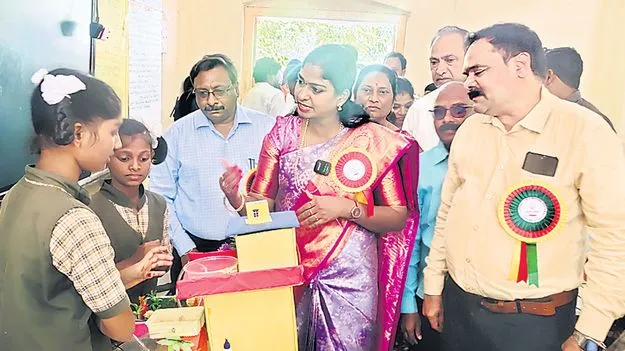 Science Fair శాస్త్ర, సాంకేతిక రంగాలపై అవగాహన అవసరం