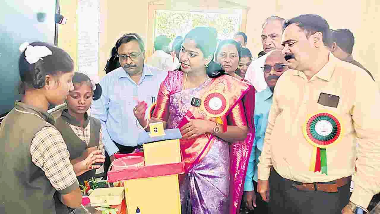 Science Fair శాస్త్ర, సాంకేతిక రంగాలపై అవగాహన అవసరం
