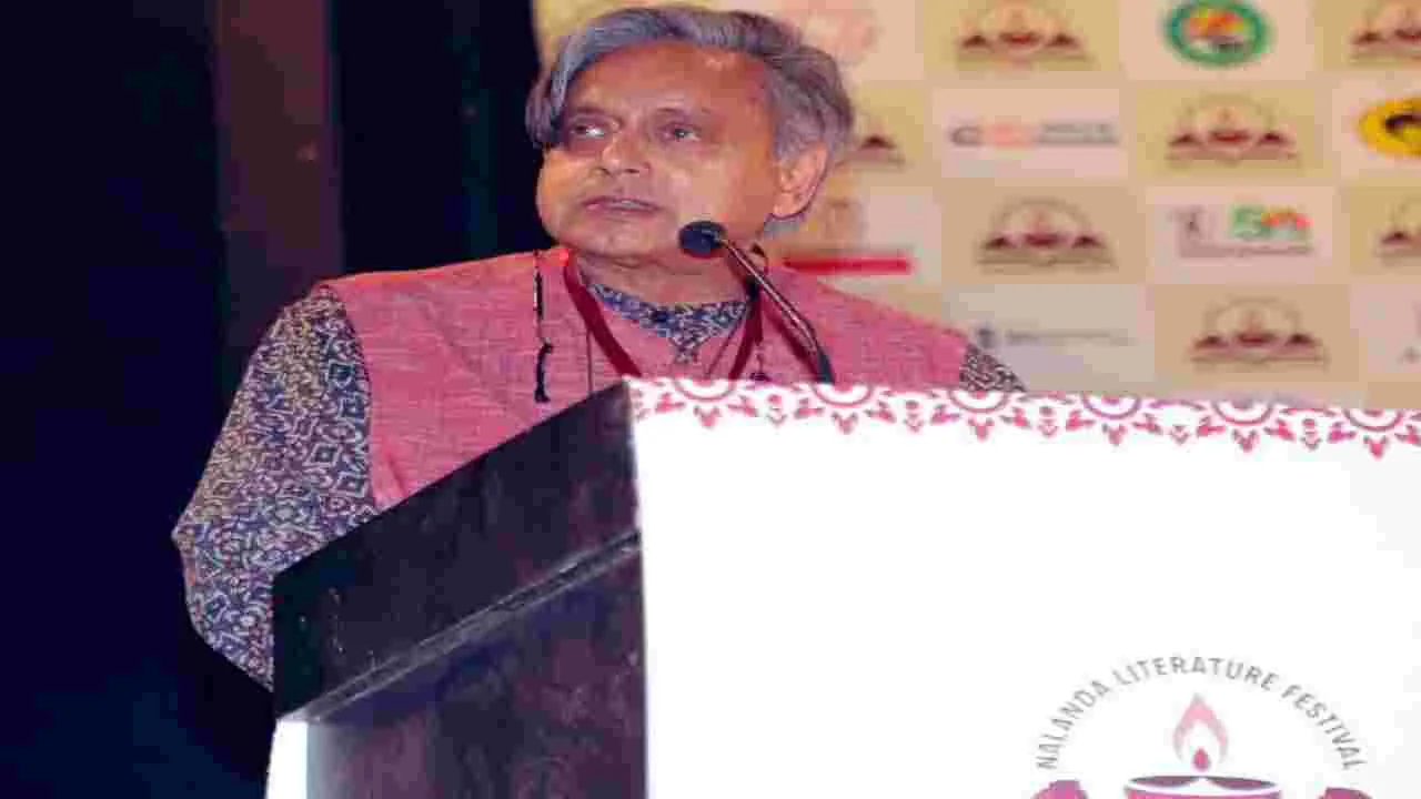 Shashi Tharoor: బిహార్‌ ప్రగతి అబ్బురపరుస్తోంది.. ఎన్డీయే ప్రభుత్వంపై శశిథరూర్ ప్రశంసలు